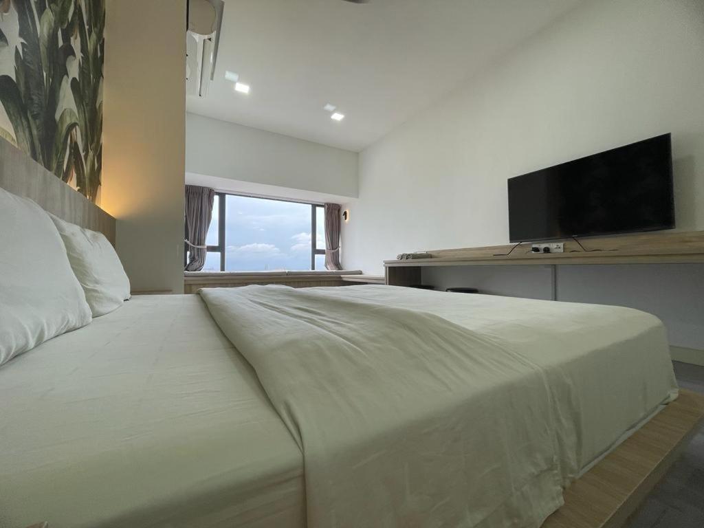 Imperio,res - Cozy -- Location -- Dual View Apartment Malacca