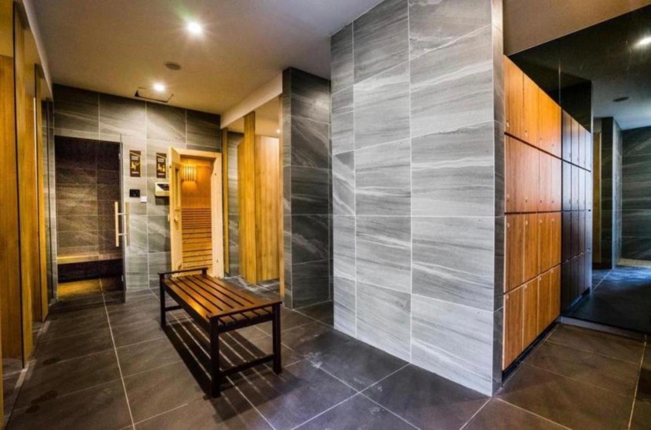Imperio,res - Cozy -- Location -- Dual View Apartment